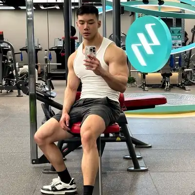 傅彤